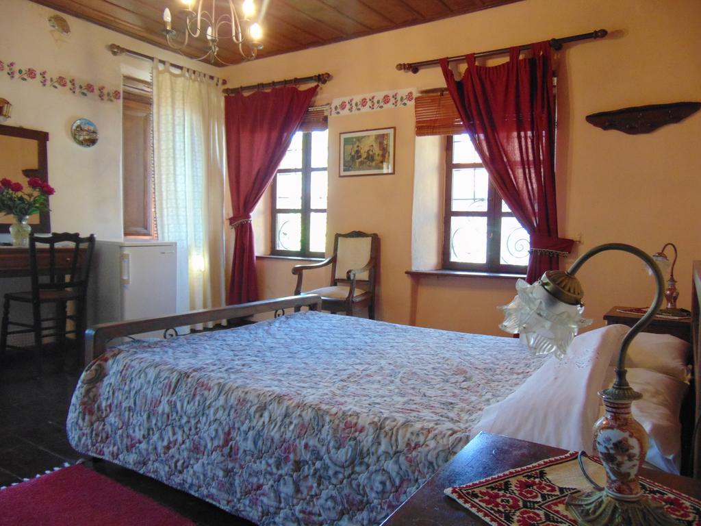 Archontiko Parisis Hotel Lafkos Exterior foto